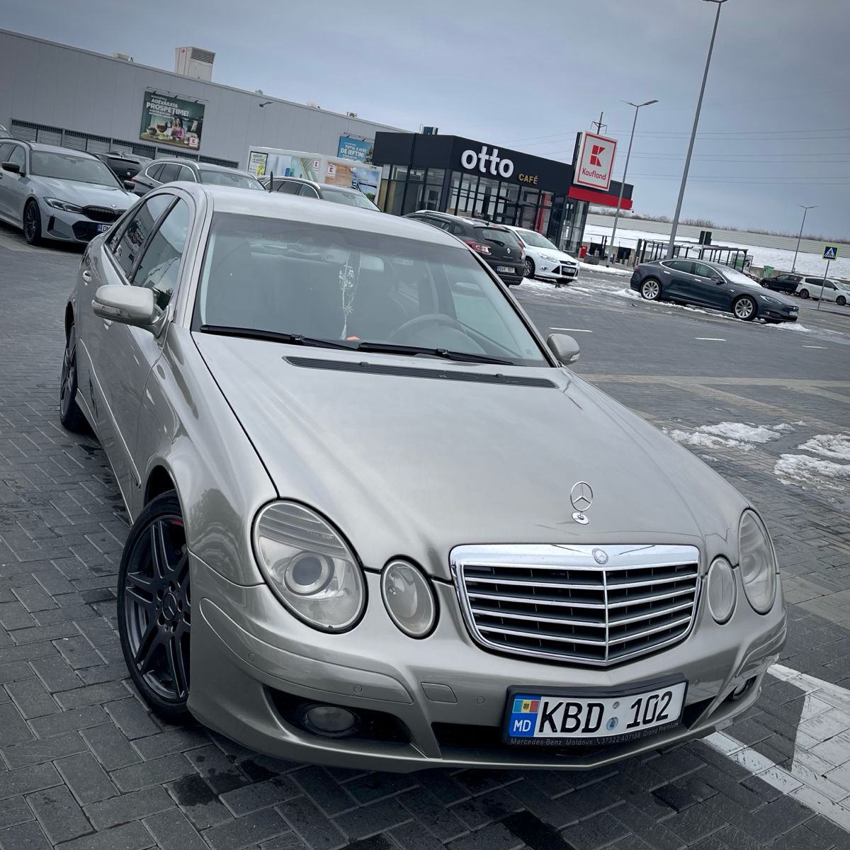 Mercedes E-Class foto 0