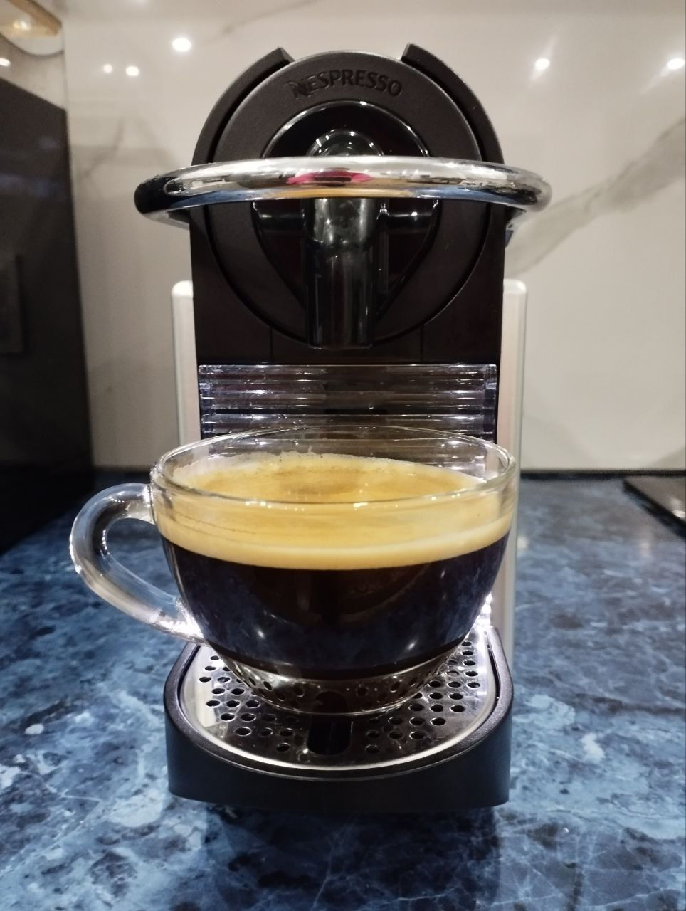 Капсульная кофемашина De'Longhi Nespresso Pixie EN 124.S фото 1