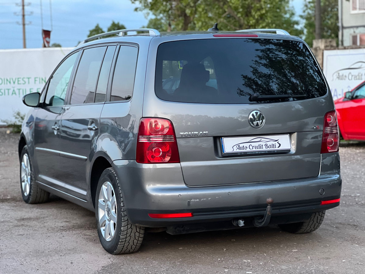 Volkswagen Touran foto 10