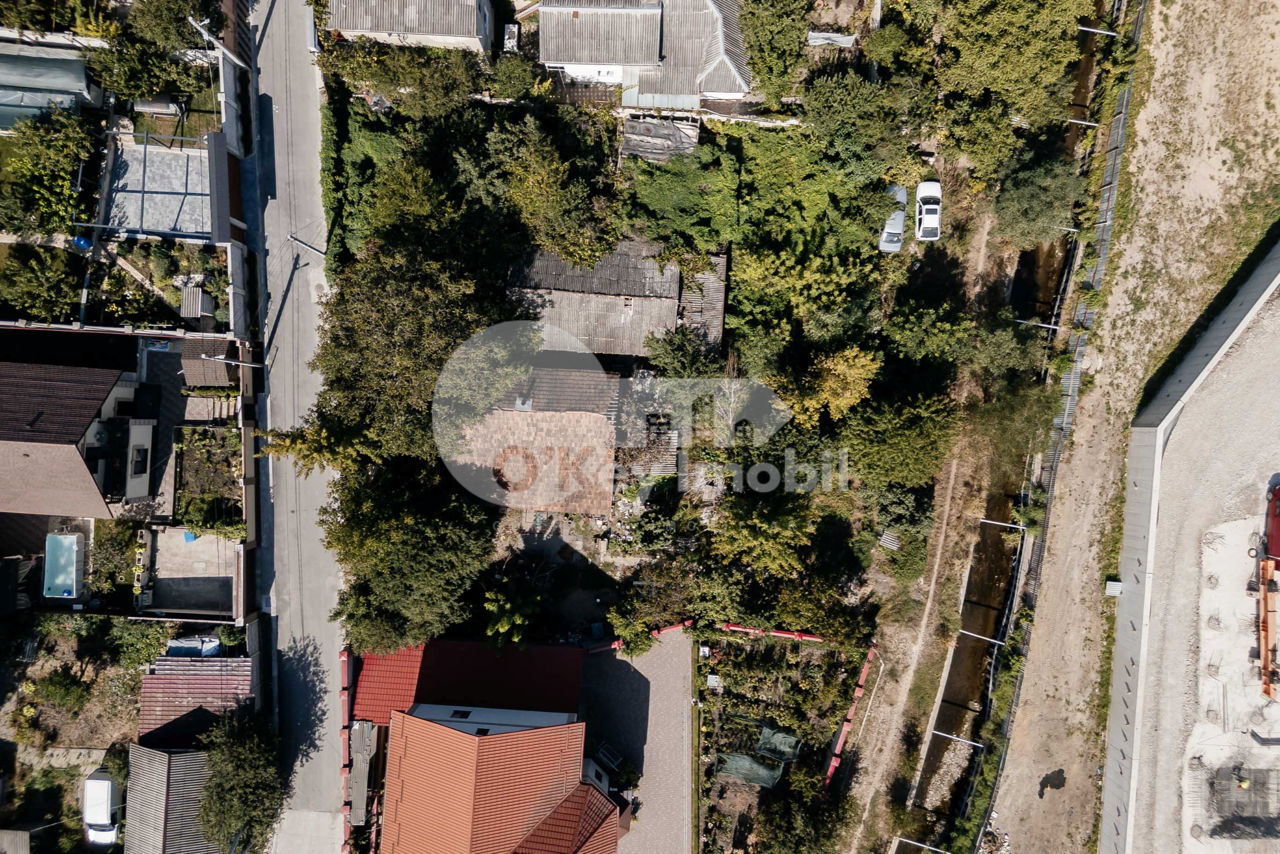 Teren pentru construcții, 5.6 ari.