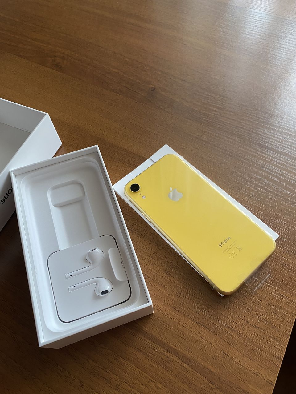 iPhone XR Yellow 64 GB Softbank