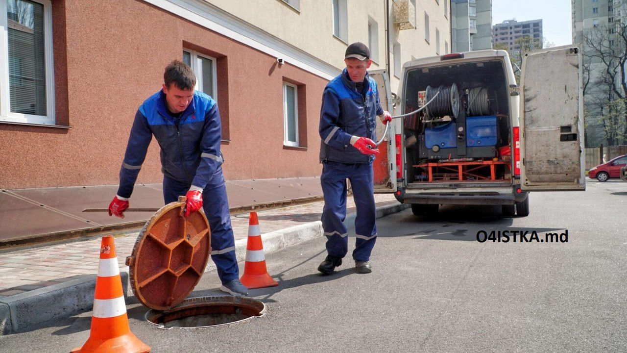 Desfundarea si curatirea canalizării. Прочистка и чистка канализации. foto 3