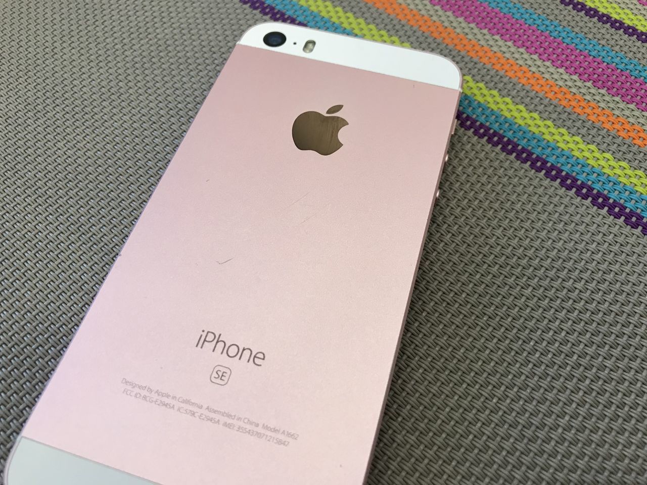 Оригинальный iPhone SE 16gb Rose Gold - из Америки - хорошее состояние -  2550 лей