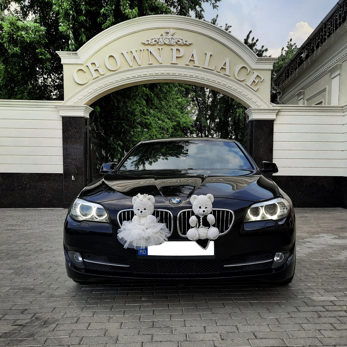 Închiriază eleganța și luxul: BMW-ul tău personal, cu șofer dedicat! foto 0