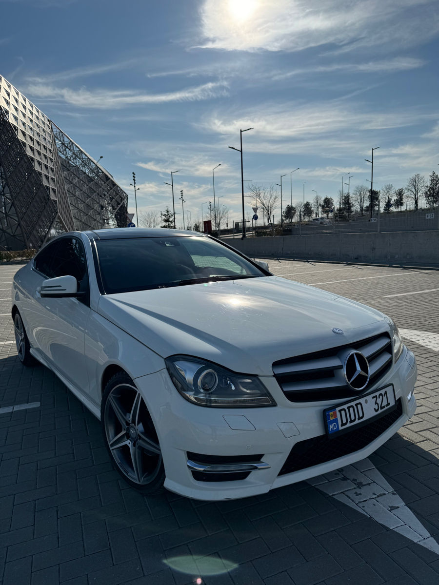 Mercedes C-Class Coupe фото 0