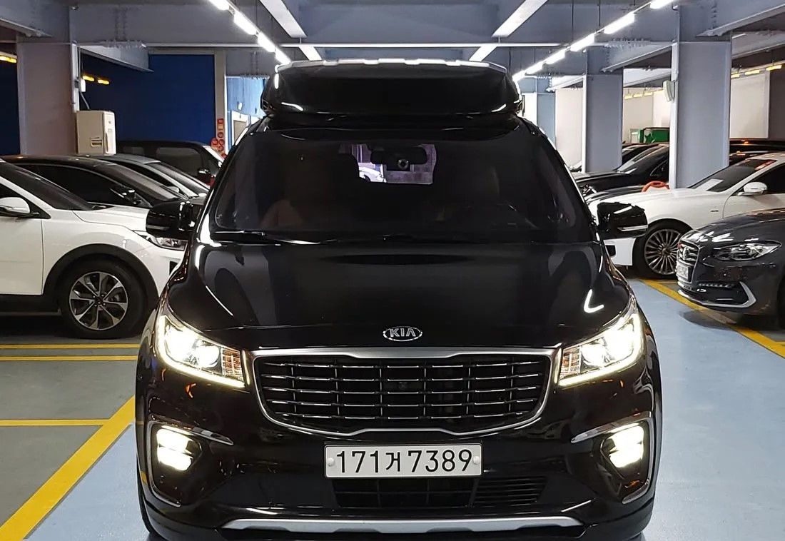 KIA Carnival foto 1