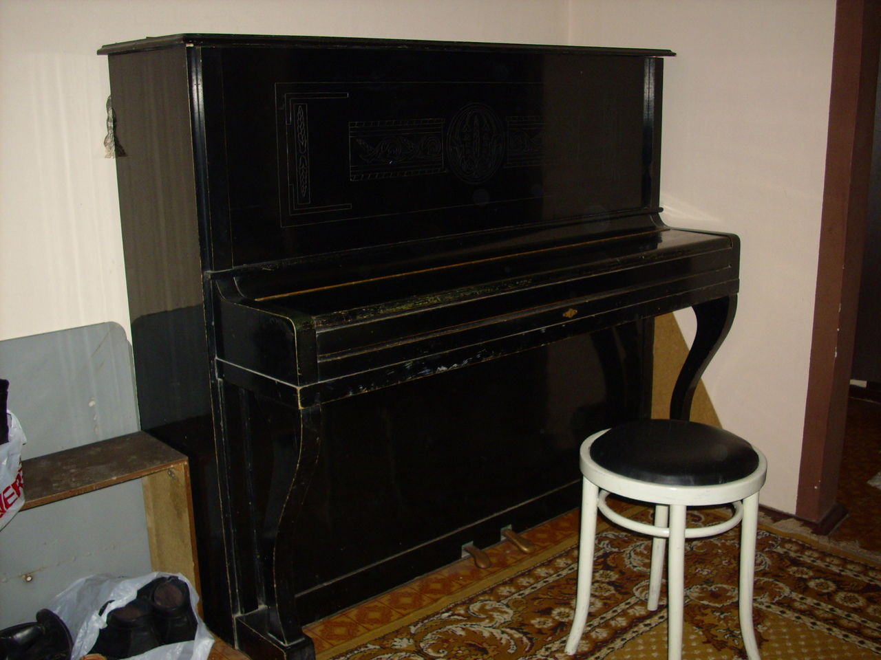 Пианино черное советское