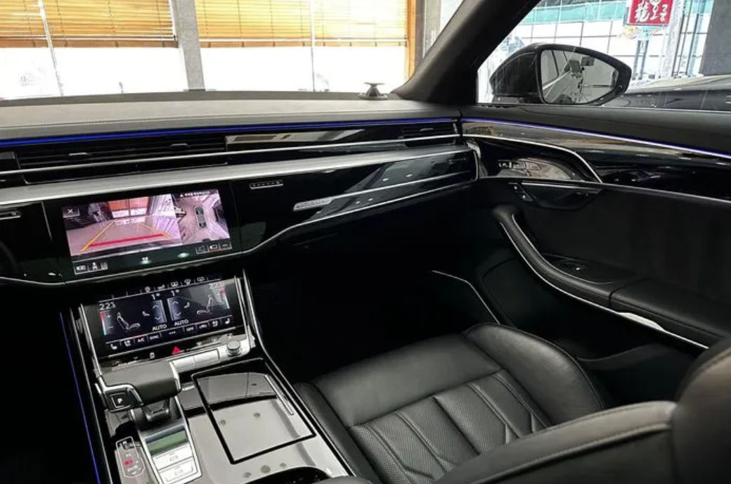 Audi A8 foto 12