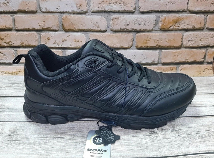 Adidași foto 2