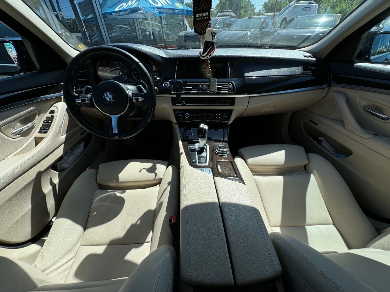 BMW 5 Series foto 8