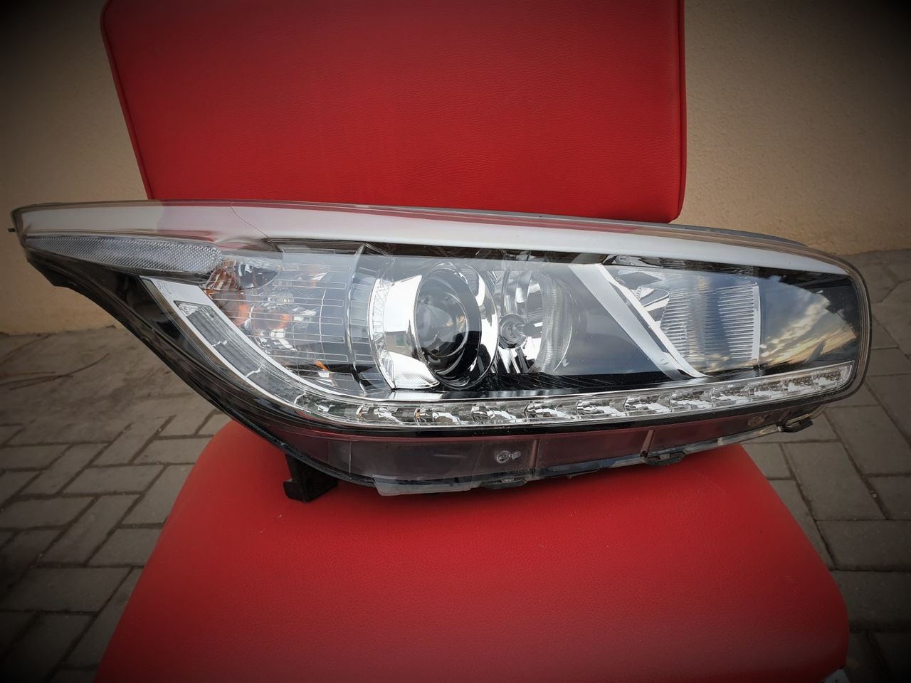 Фара  kia ceed  светодиодный  правая  сторона  бу foto 0