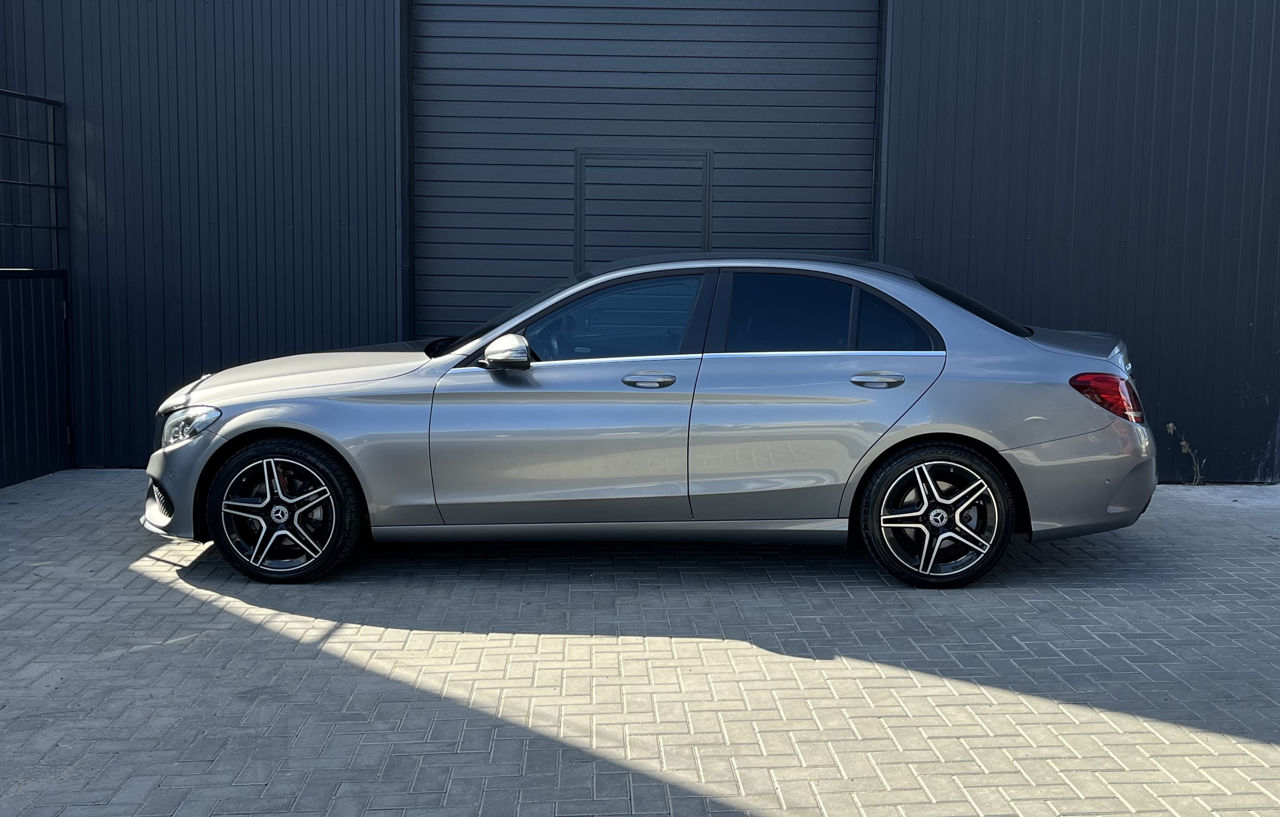 Mercedes C-Class foto 3