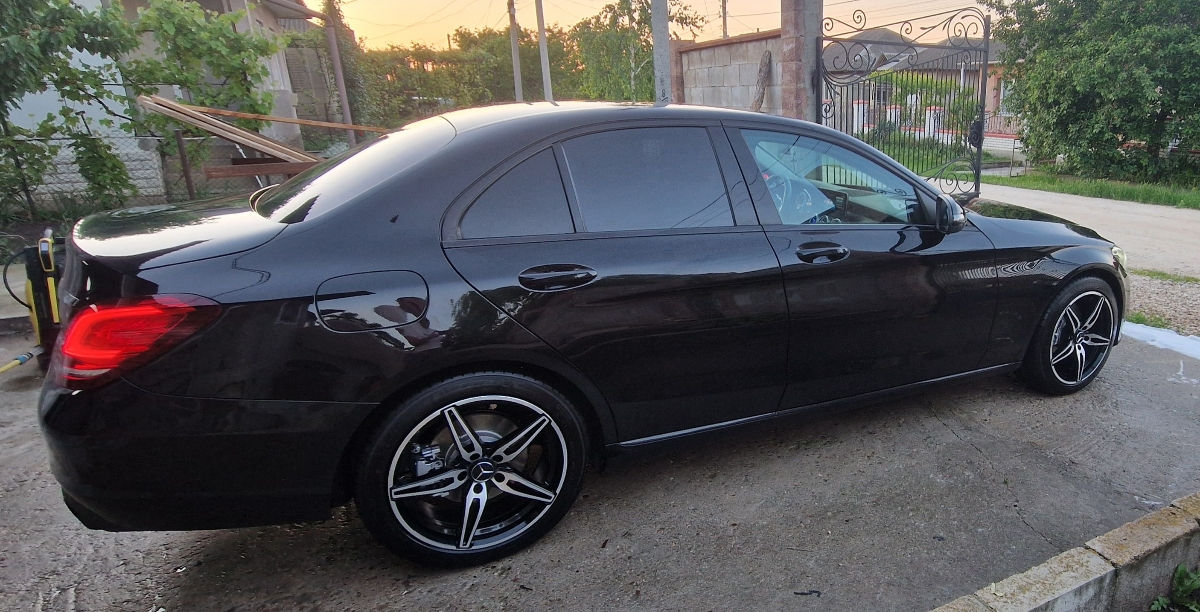 Mercedes C-Class foto 3
