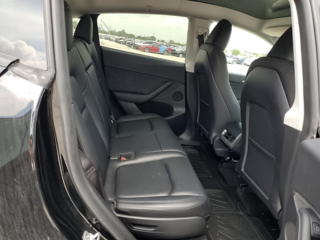 Tesla Model Y foto 10