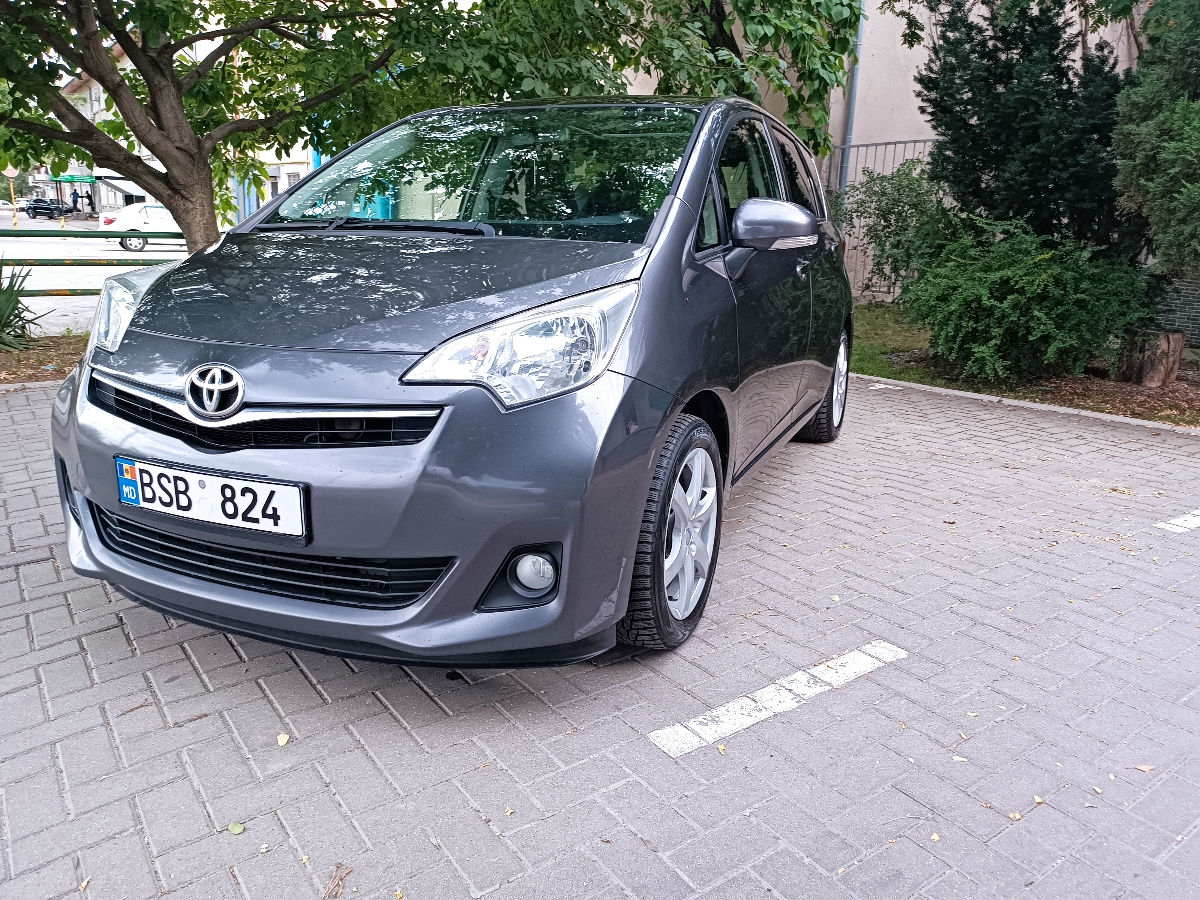 Toyota Verso-S foto 1