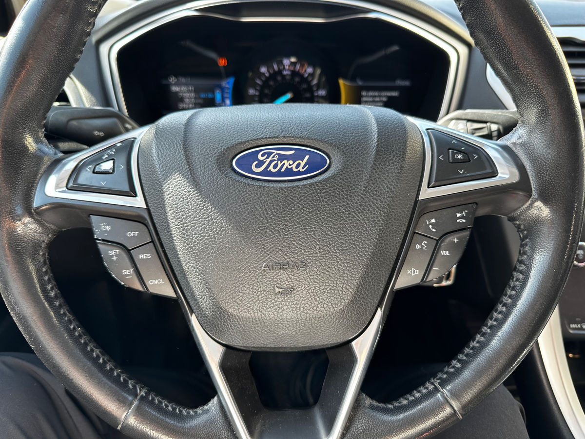 Ford Fusion foto 12