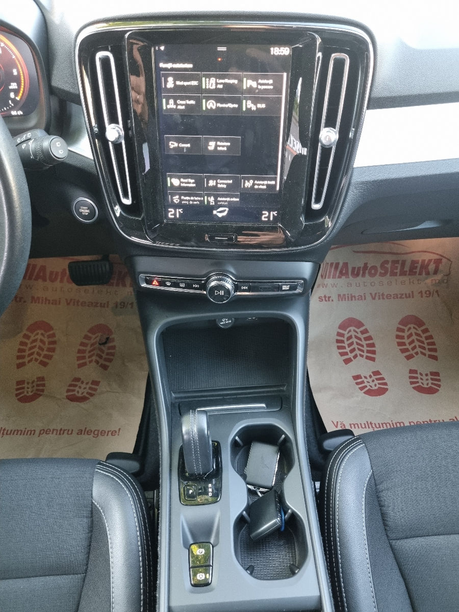 Volvo XC40 2019 photo 12