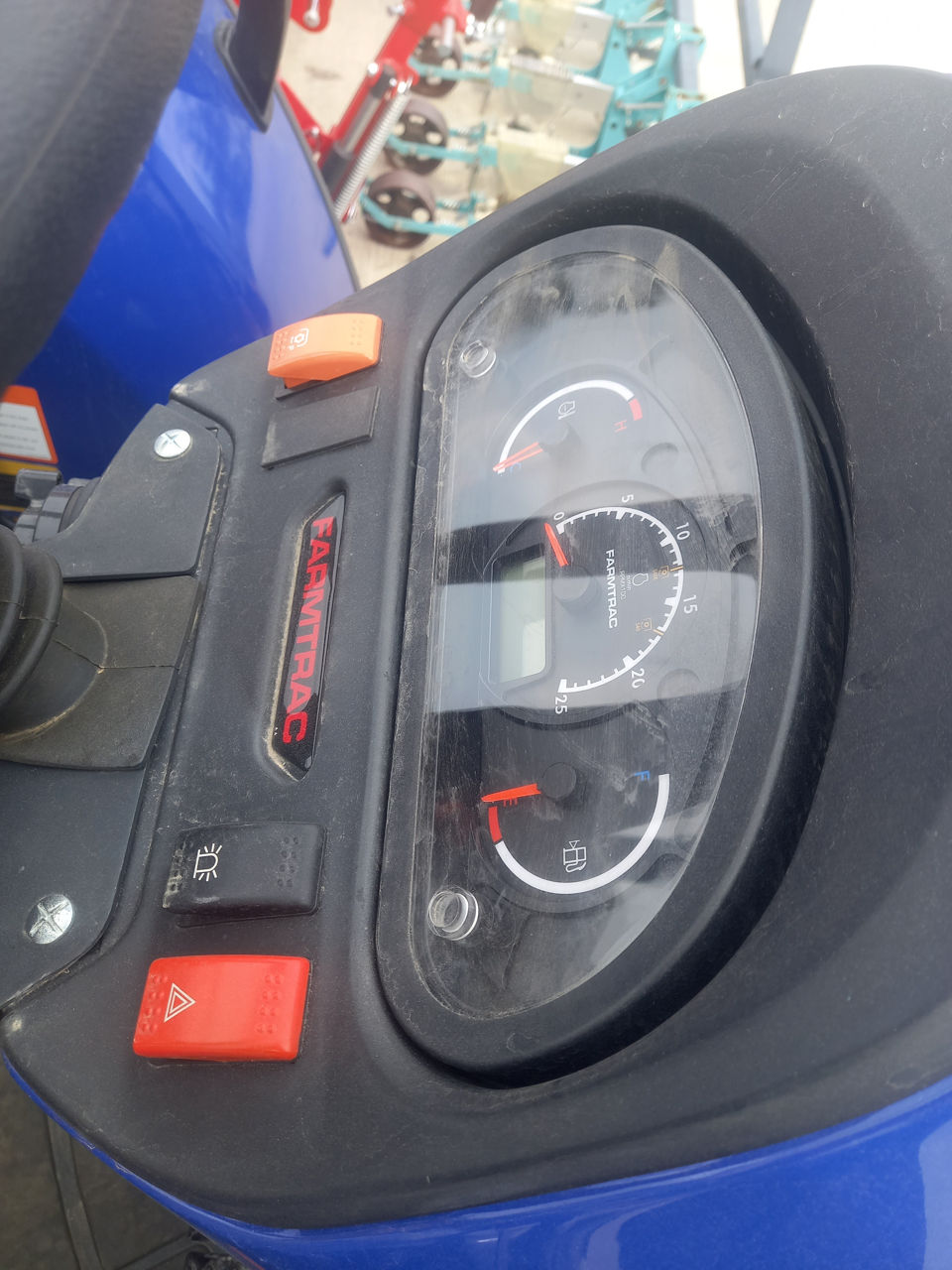 Tractoare noi cu garanție foto 7