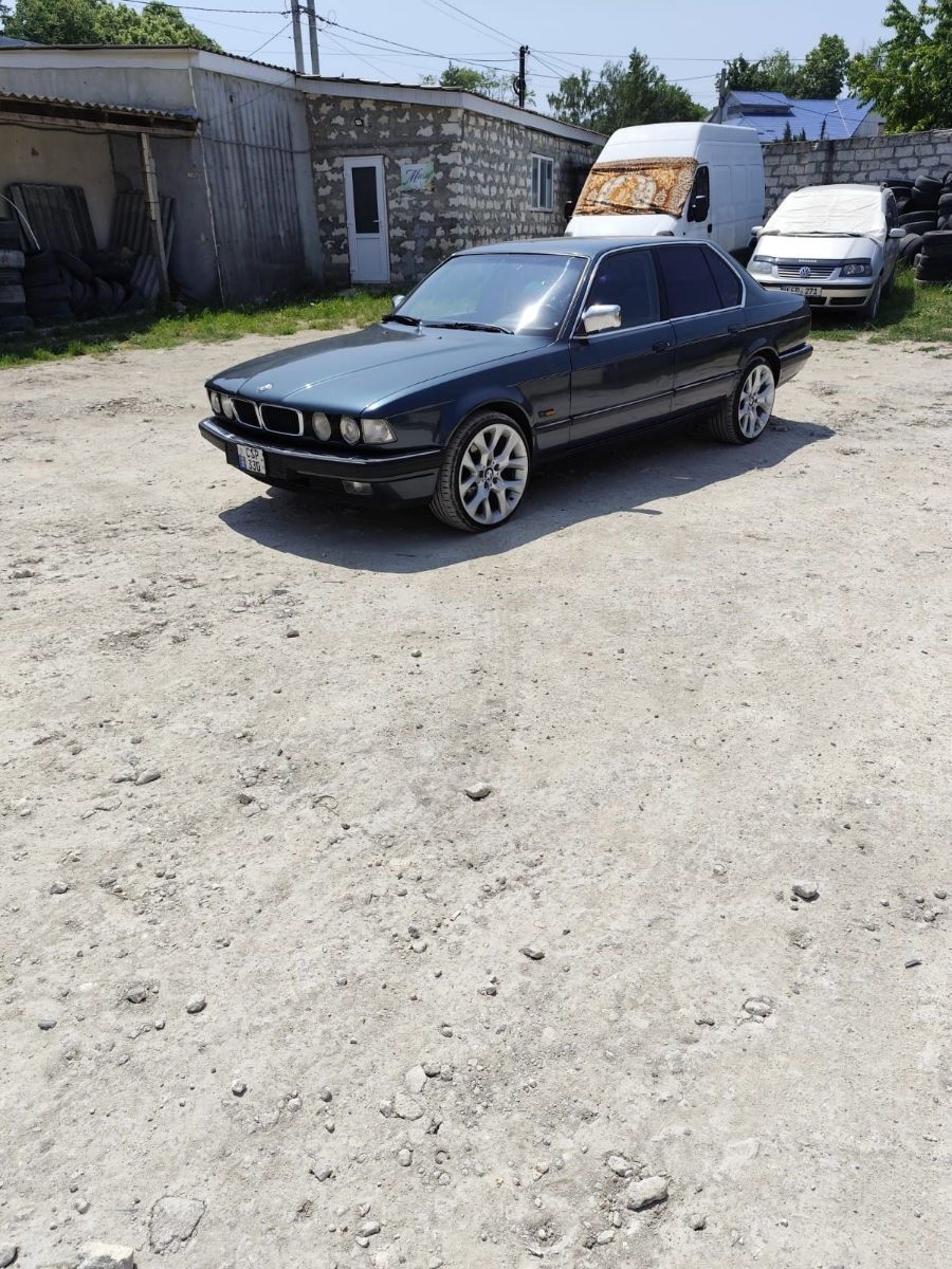 BMW 7 Series фото 5