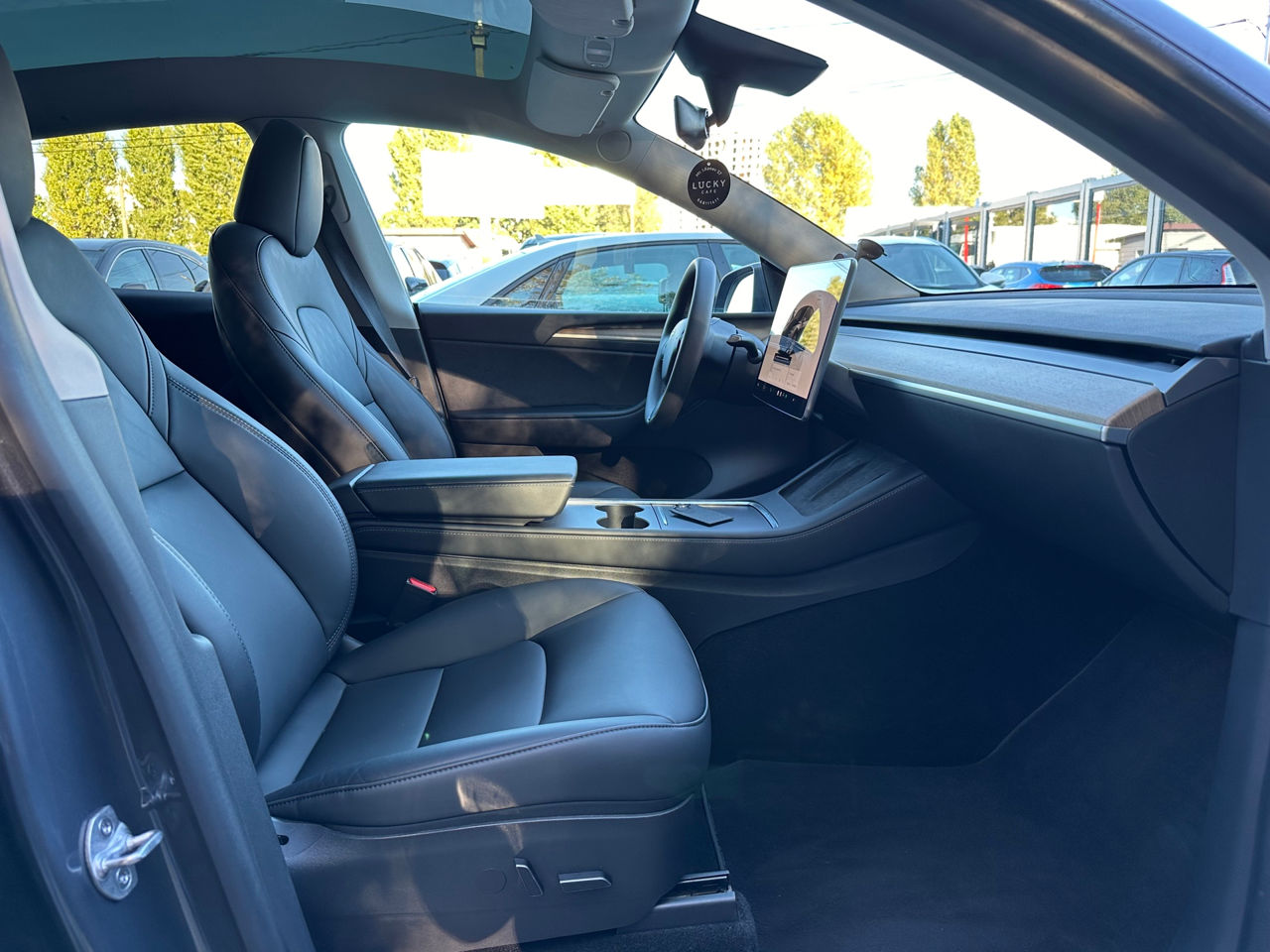 Tesla Model Y foto 15