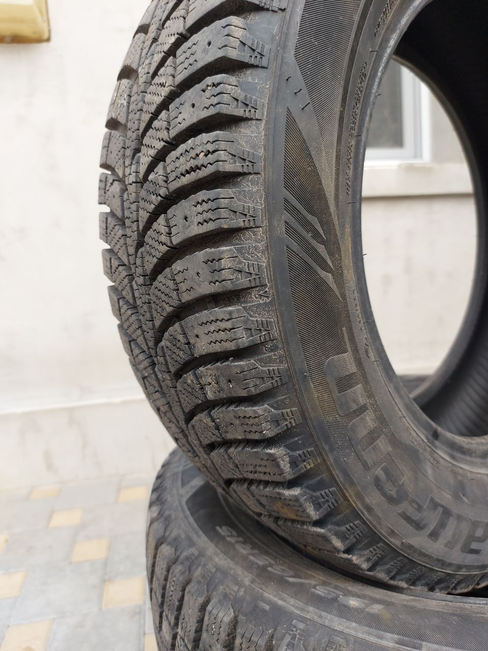 Laufen (hankook) 195/65r15 4шт.