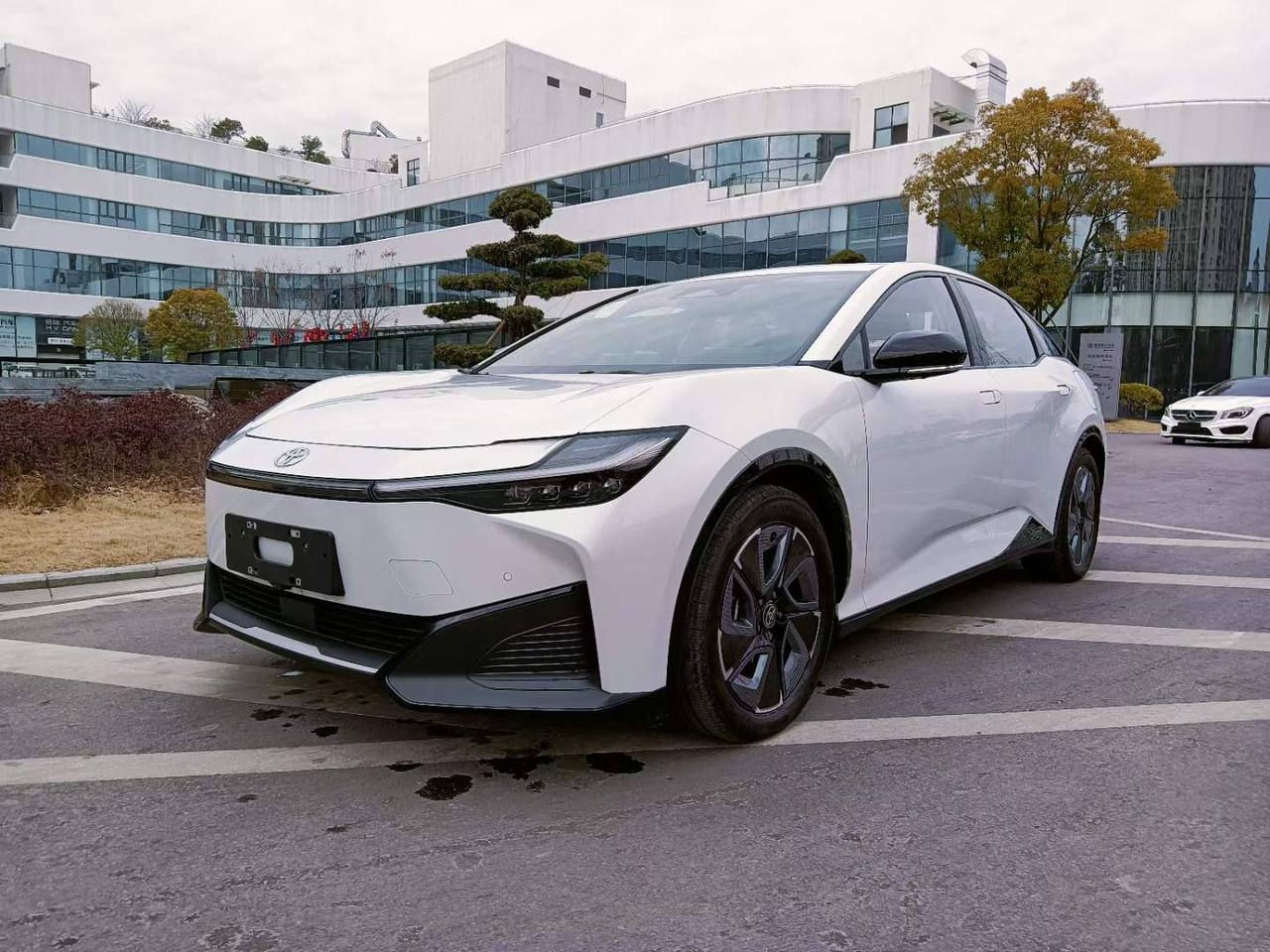Toyota bZ3 фото 0