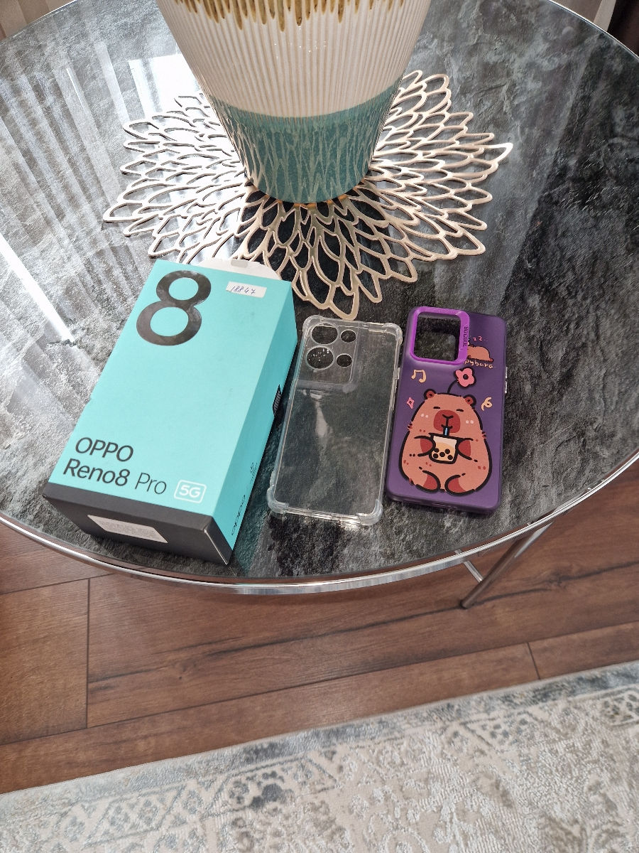 Смартфон б/у, есть несколько царапин, но работает очень хорошо.