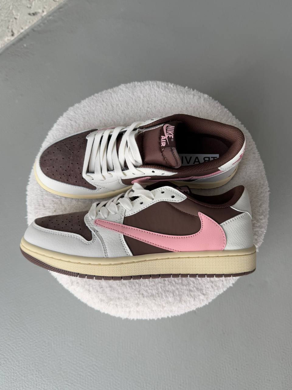 Nike Air Jordan 1 Low Dark Pony / Pink Oxford x Travis Scott фото 1