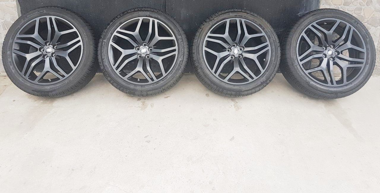 R20 245/45 Land Rover Evoque