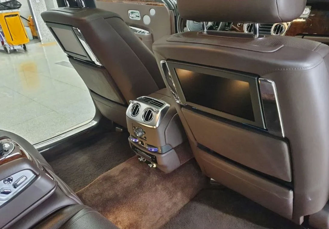 Rolls-Royce Ghost foto 12