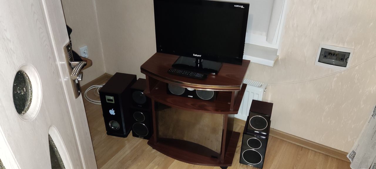 Тв-смарт,акустика 5.1, тумба за все 3500 лей