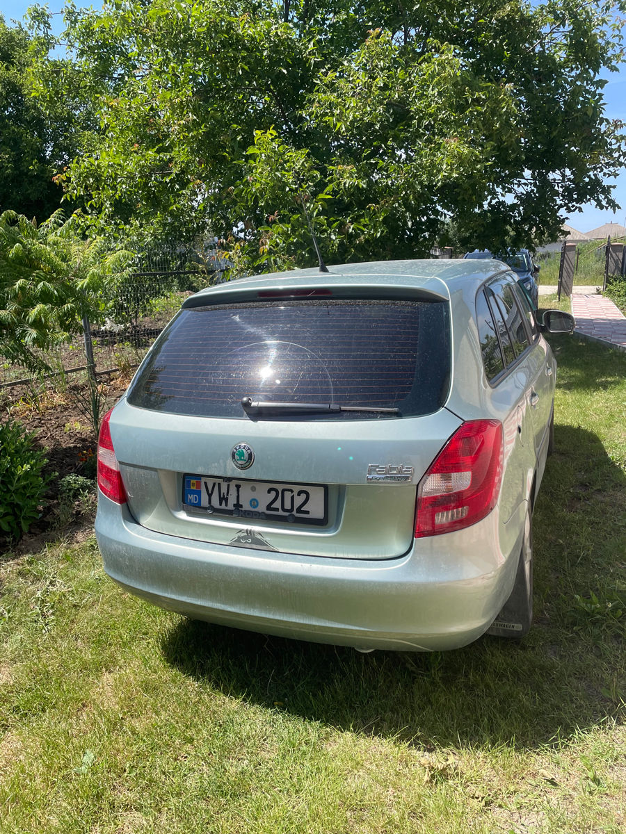 Skoda Fabia фото 1
