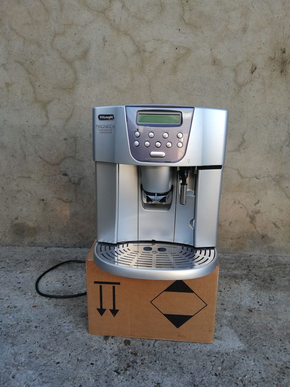 Delonghi magnifica pronto cappuccino. 200 euro