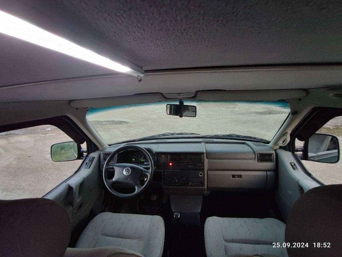 Volkswagen T4  - 7 locuri, Restaurat  Total.   8000 €  Preţ fix !!! foto 1