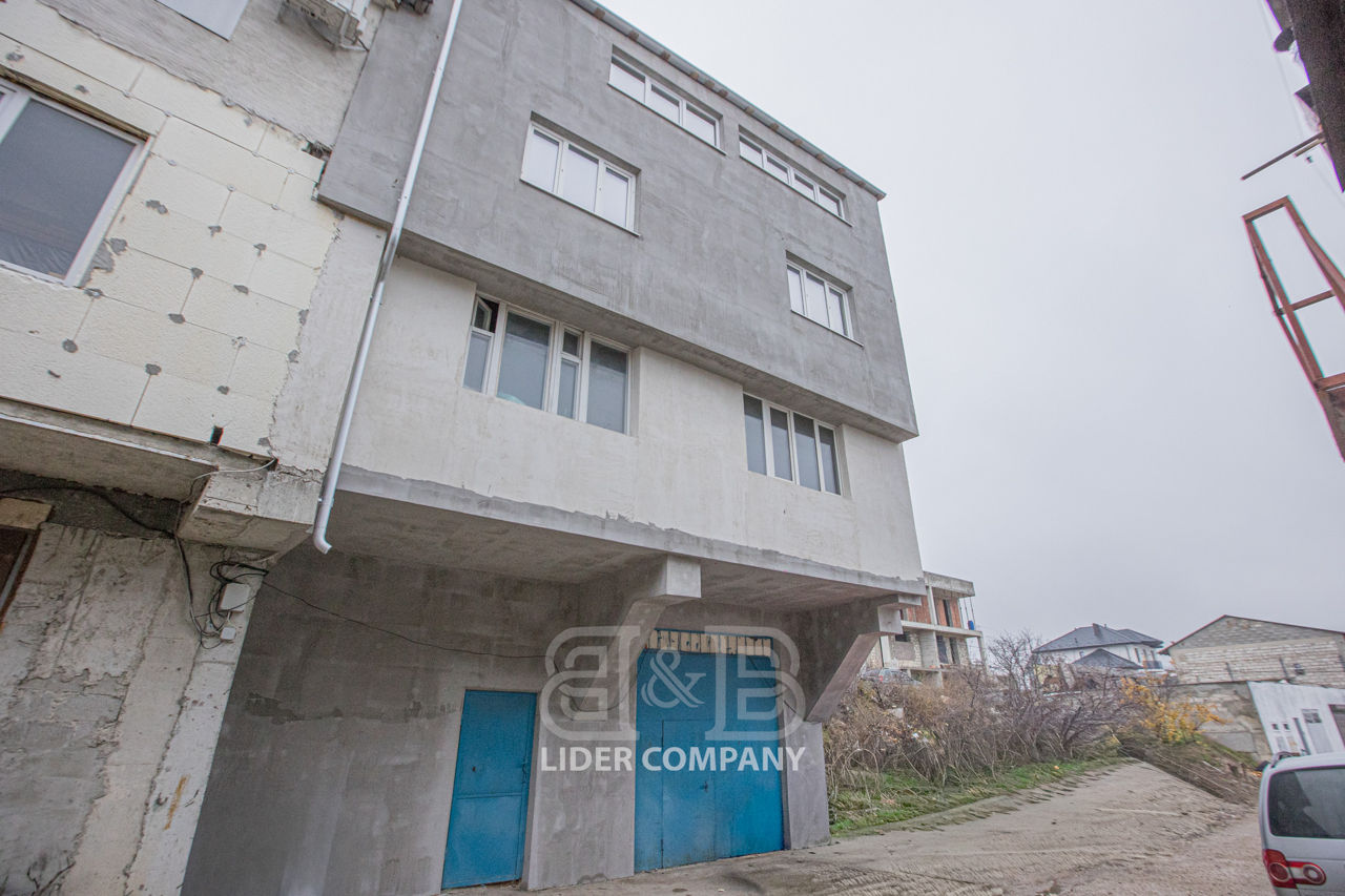 Casă spațioasă cu 3 nivele de vânzare - sectorul Rîșcani