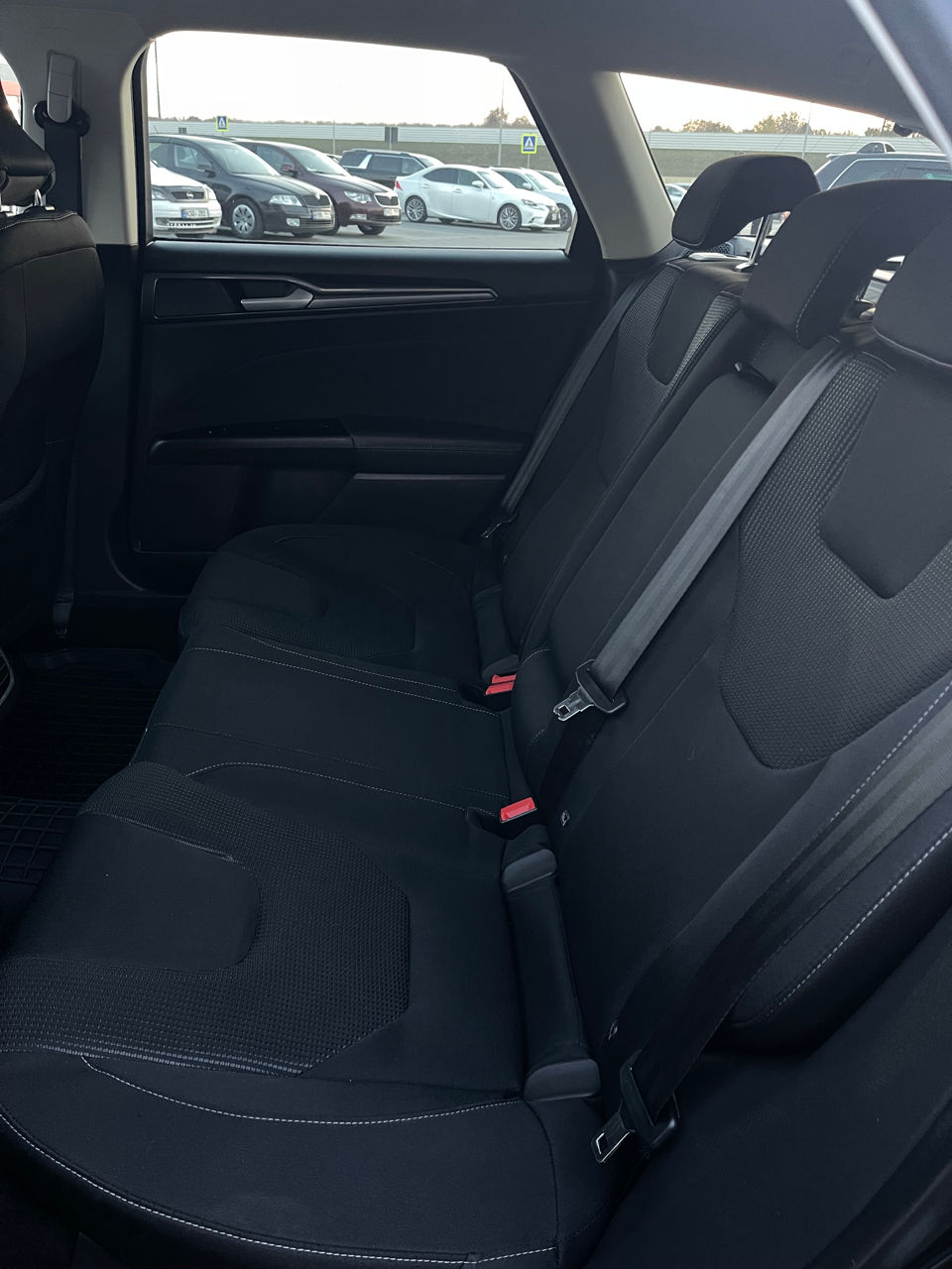 Ford Mondeo foto 9