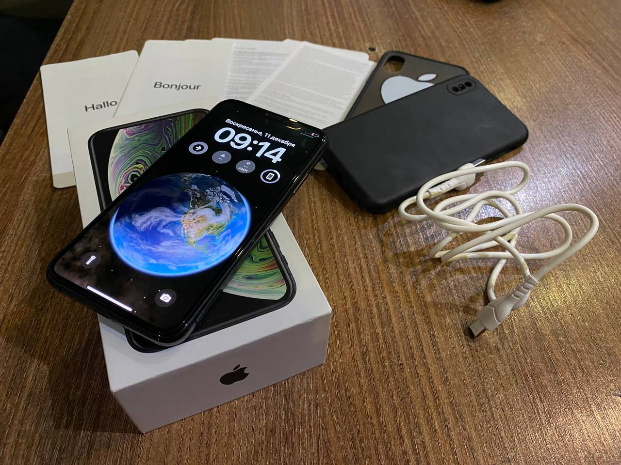 iPhone Xs 64 Gb, полный комплект, идеал