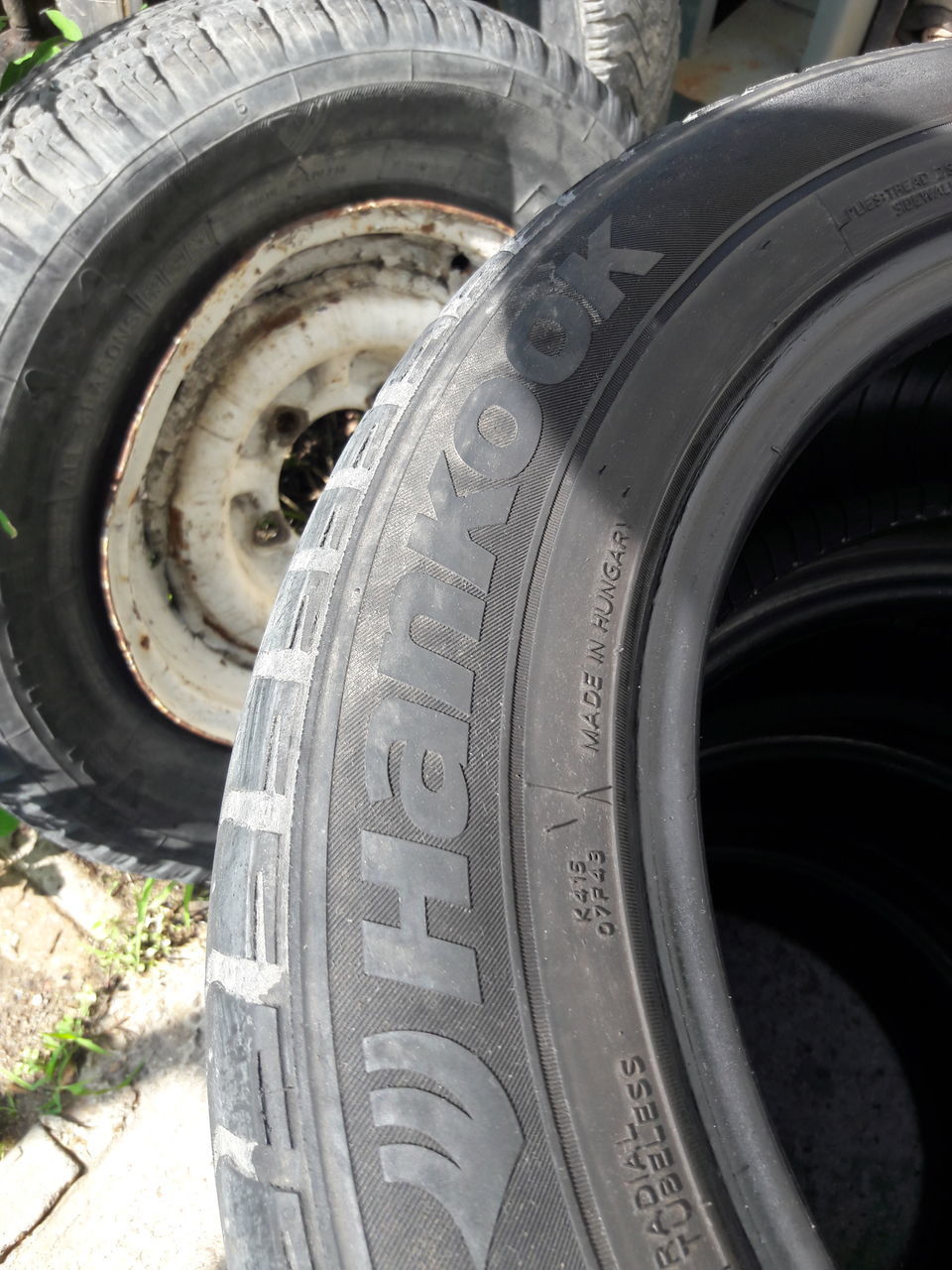Hankook 195/60R15 комплект 4 штуки 1700 лей.