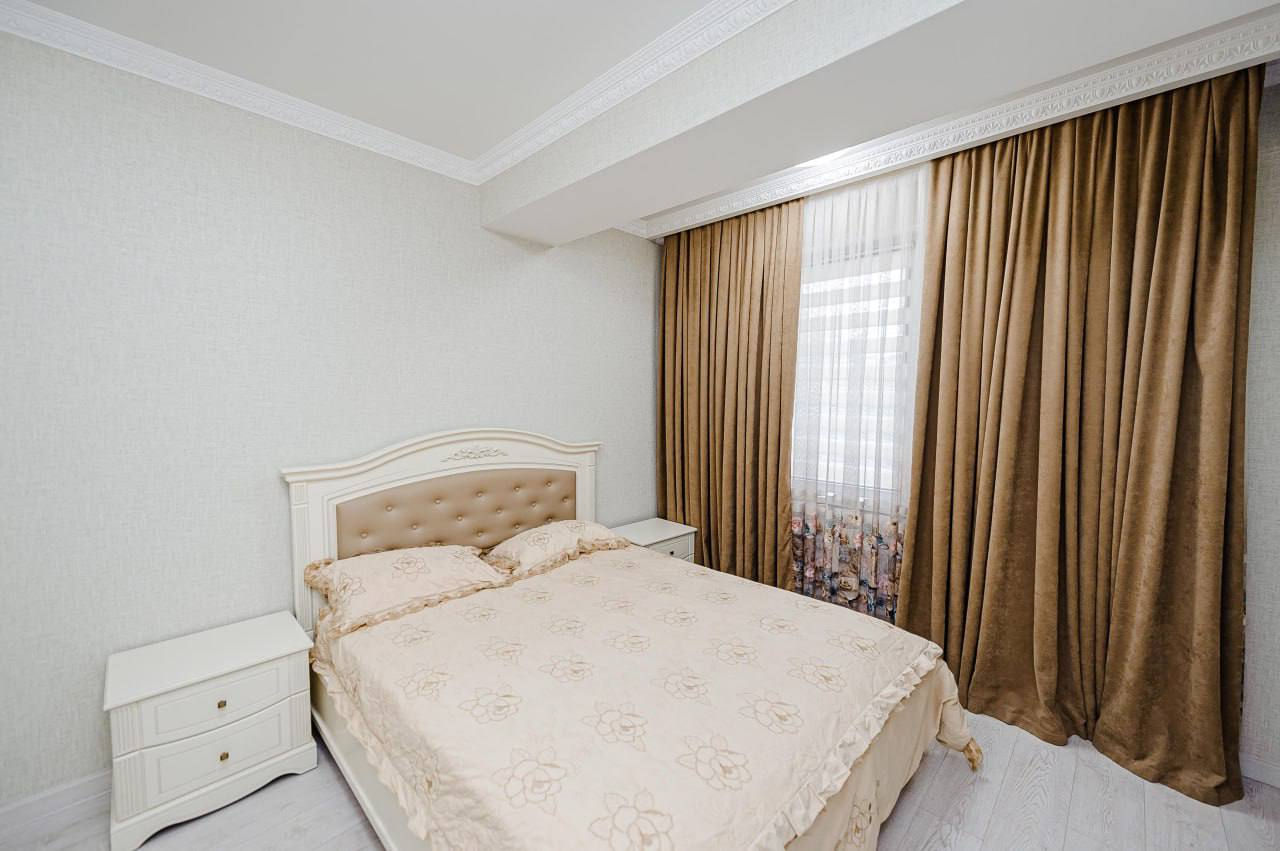 Apartament cu 2 camere, 70 m², Centru, Chișinău foto 0