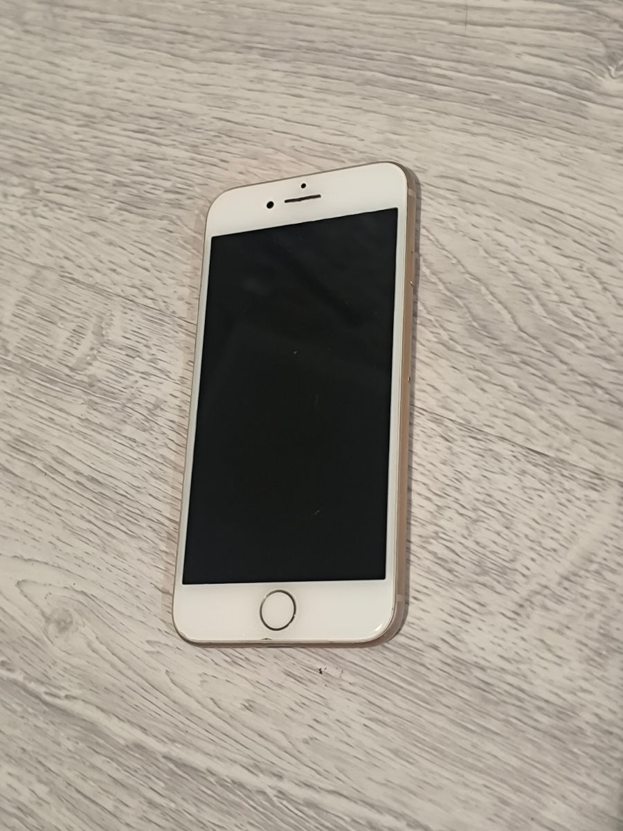 iPhone 8 64 gb фото 1
