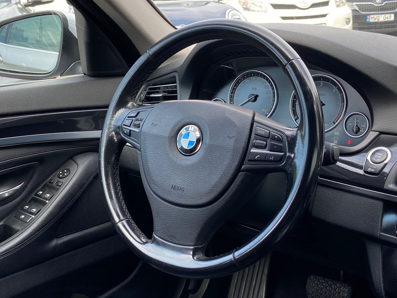 BMW 5 Series foto 10