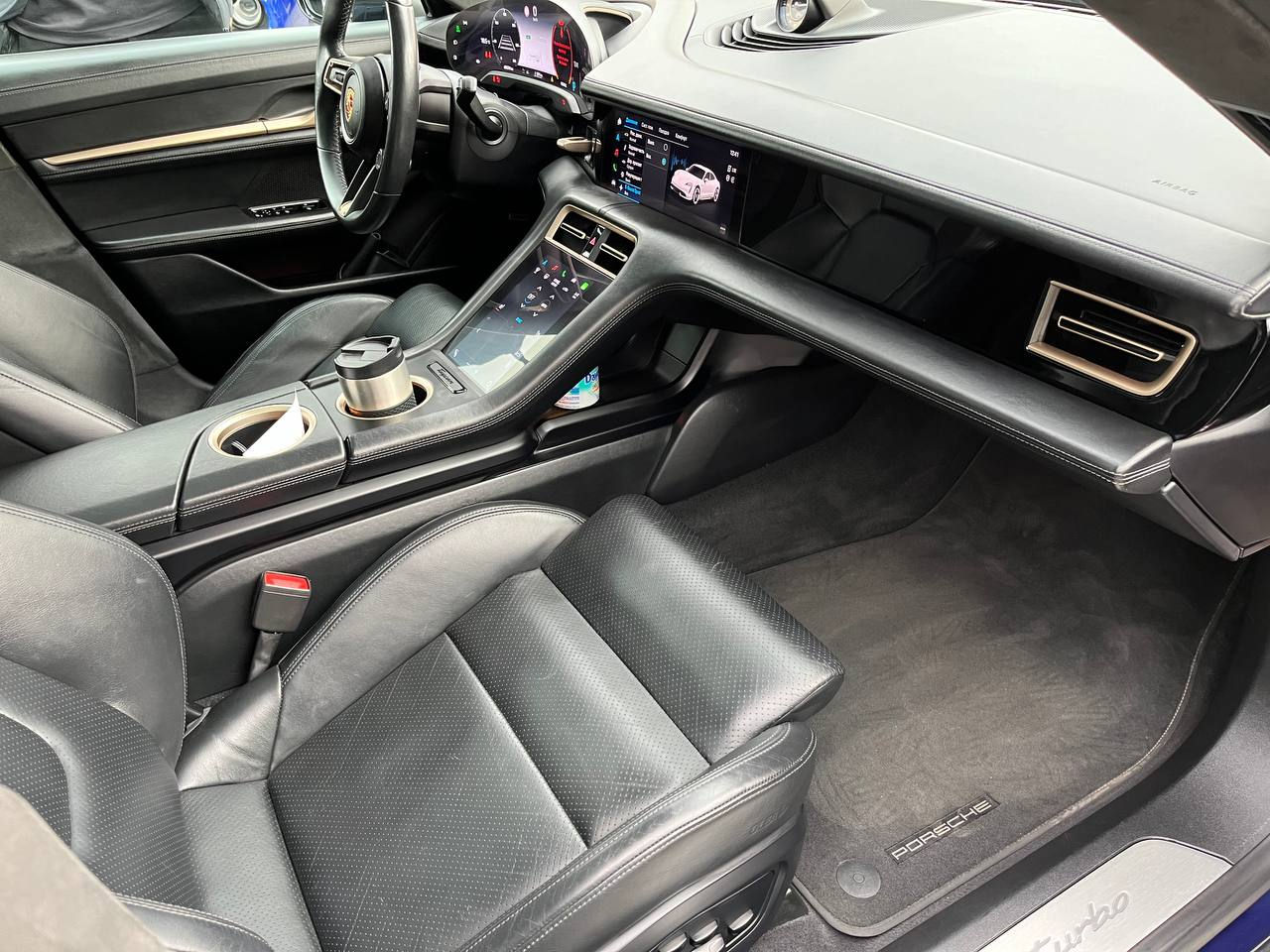 Porsche Taycan foto 7