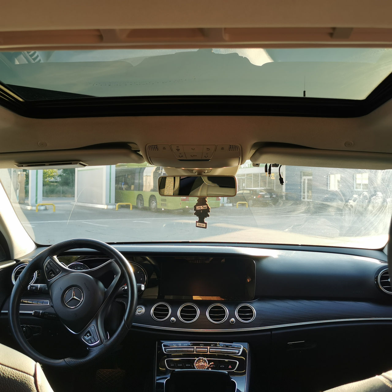 Mercedes E-Class foto 14