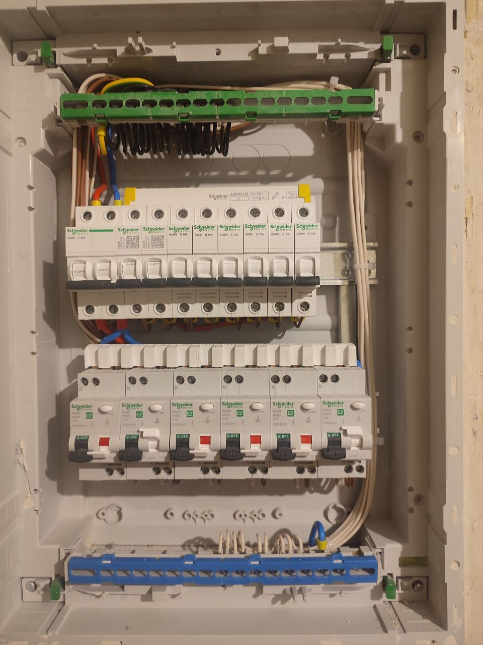 Servicii Electromontare.Electricitate fiabilă . foto 9