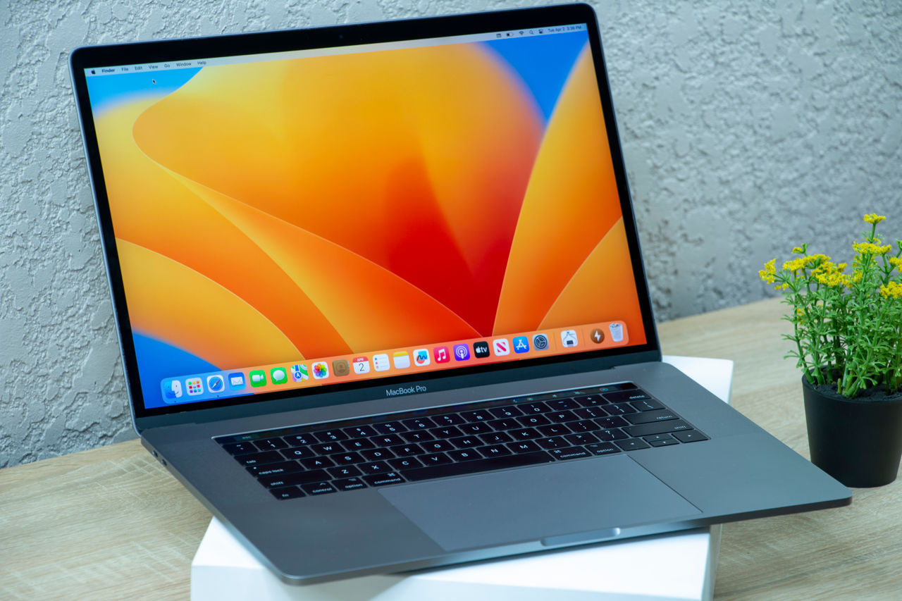 Macbook Pro 15 2018/ Core I7 8850H/ 16Gb Ram/ Radeon Pro 560X/ 500Gb SSD/ 15.4" Retina/ 195Cycles!!! foto 1