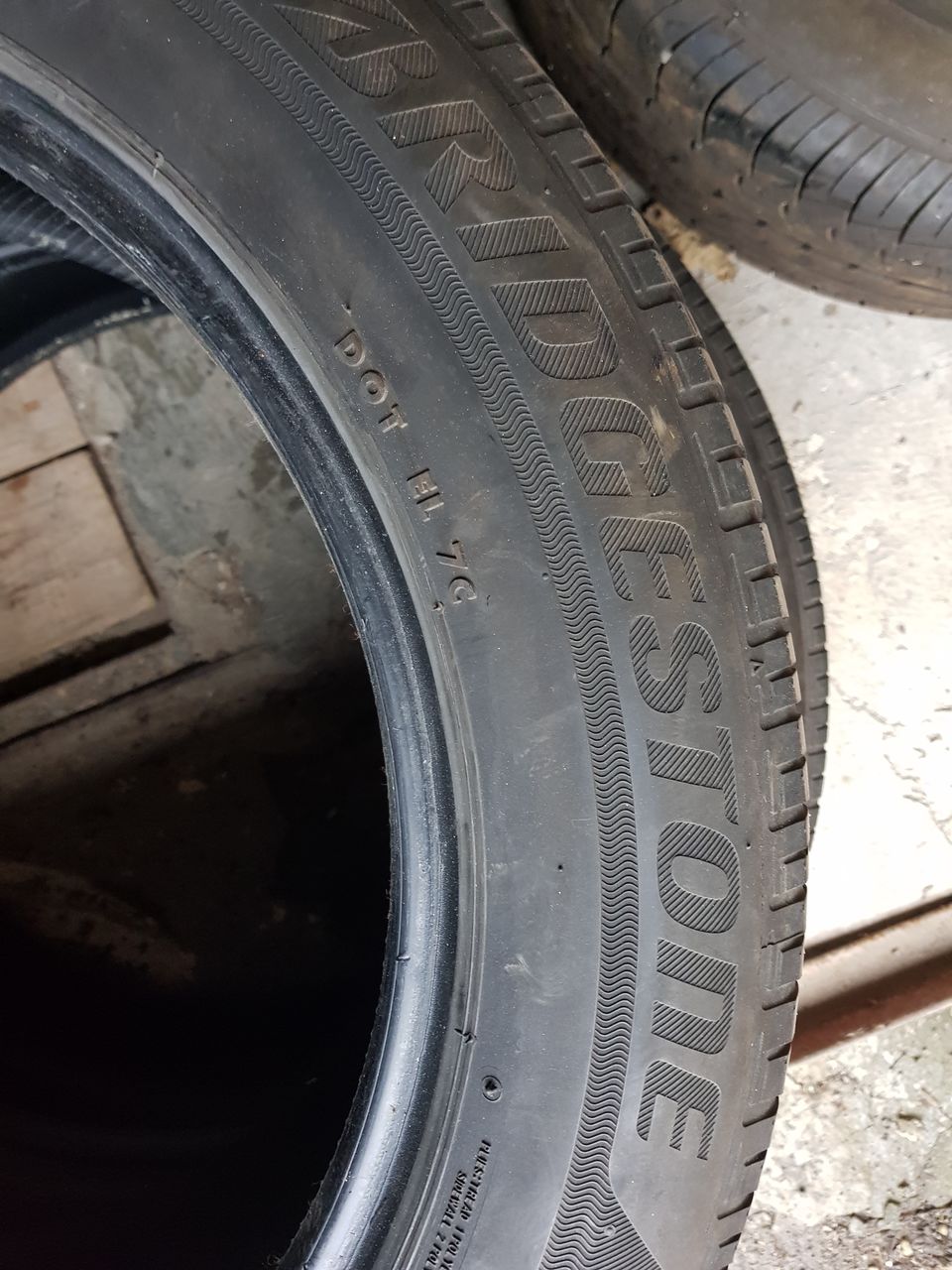 Bridgestone 235/55 r18