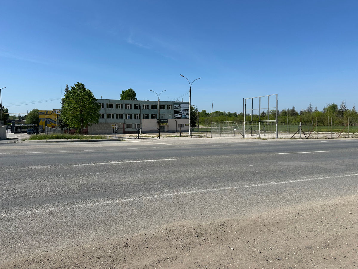 Arenda Clădirii cu teren adiacent pe drumul de centură Bălți! foto 1