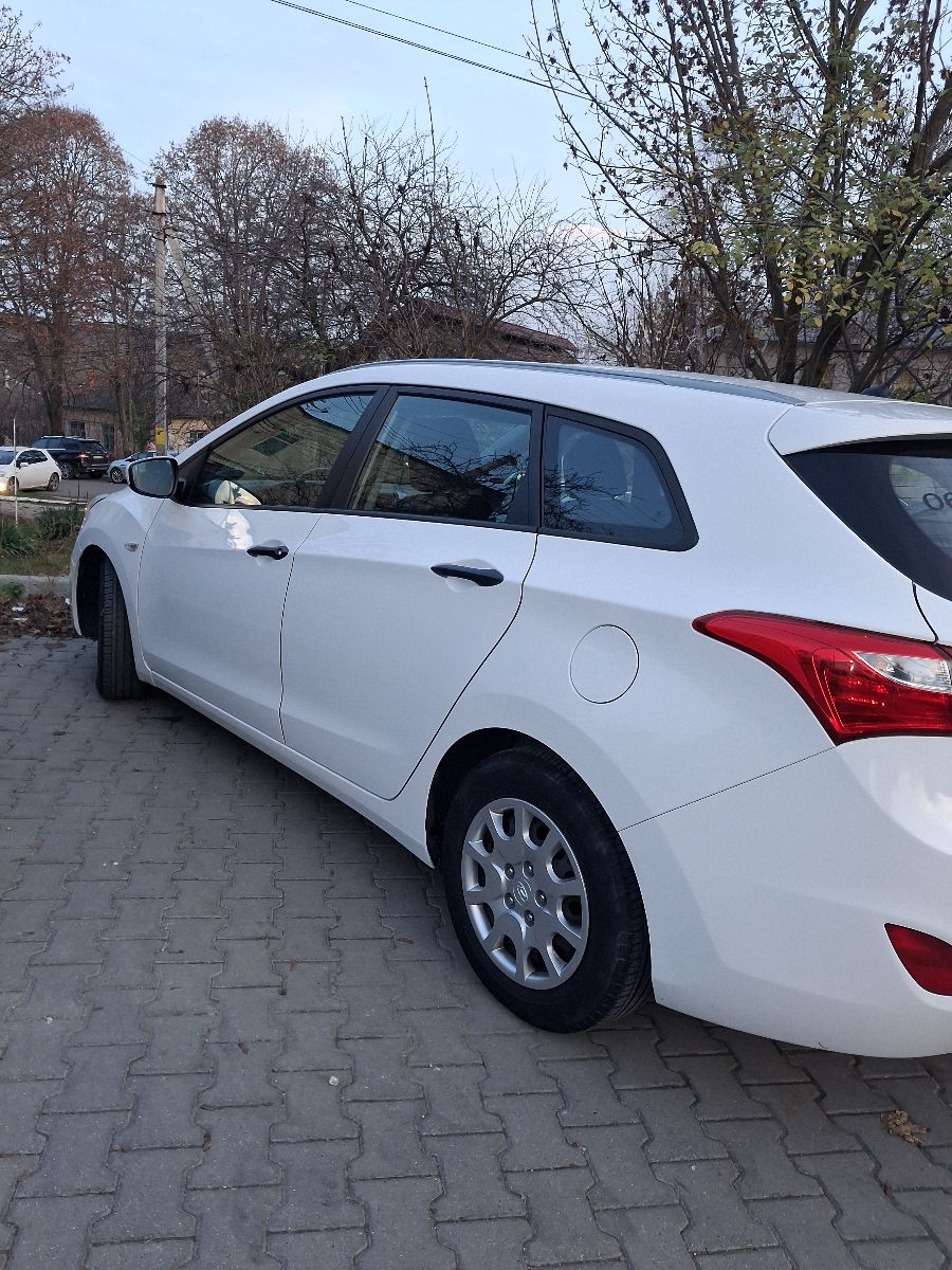 Hyundai i30 2015 г. с пробегом 170000 км, Дизель, 7500 €