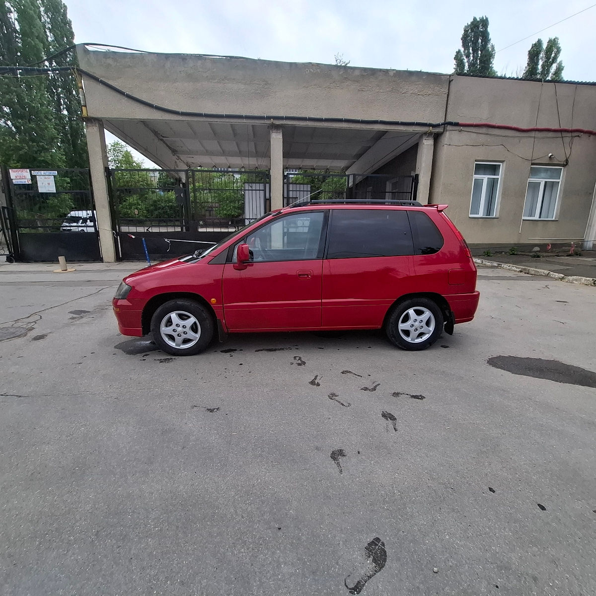 Mitsubishi Space Runner foto 1