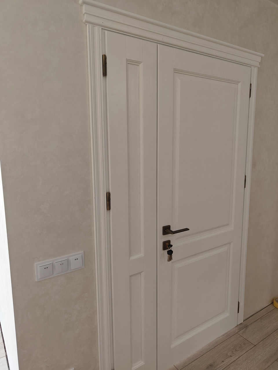 Uşi. Copertine. Foişoare. Mobilă din lemn la comandă foto 3